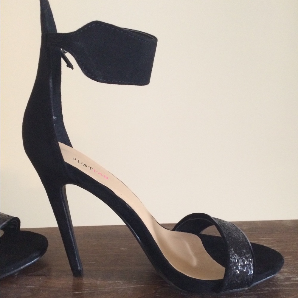 Heels - Picture 2 of 6